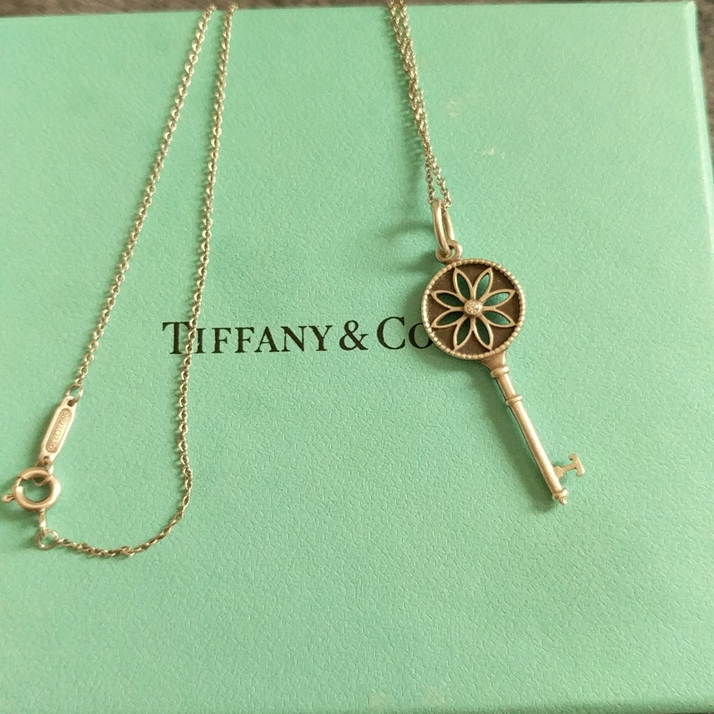 Tiffany & Co. Daisy key and chain.